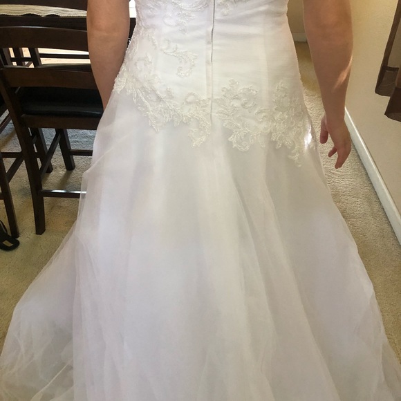 Bridal Gown - Picture 6 of 8